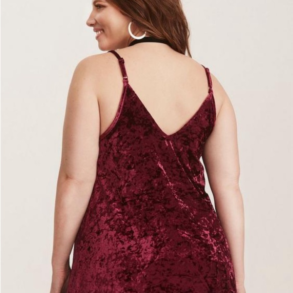 torrid Crushed Velvet Lace-Trim Tank Top in Burgundy - Picture 3 of 5